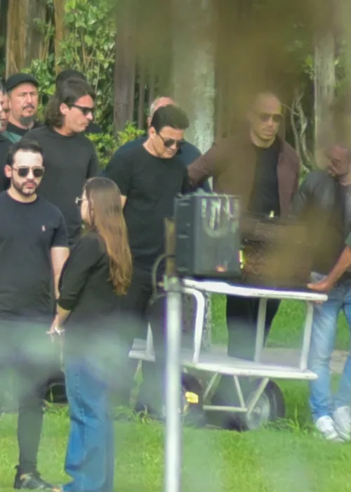 
					Dupla de Rick, Renner quebra silêncio e revela futuro na música após morte do cantor
				
				