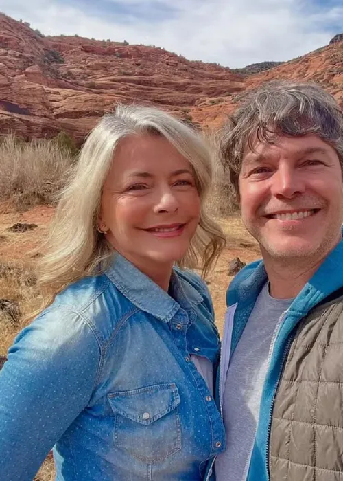 
					Erik Marmo, ex-galã da Globo, tem casa destruída por incêndio nos EUA; vida do ator mudou drásticamente
				
				