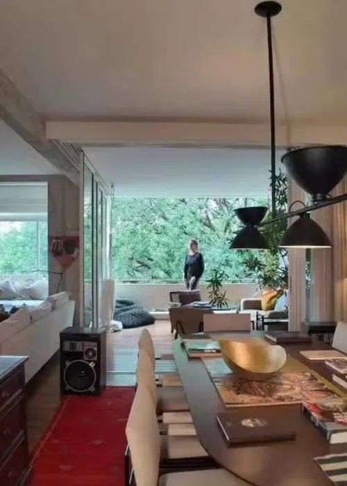 
					Escalada para a novela da Globo, Alessandra Negrini tenta se livrar de apartamento de luxo todo reformado em São Paulo
				
				