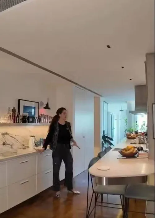 
					Escalada para a novela da Globo, Alessandra Negrini tenta se livrar de apartamento de luxo todo reformado em São Paulo
				
				