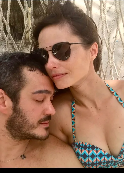 
					Ex-Carrossel, esposa de Marcos Veras anuncia fim do casamento após dez anos: 'Somos família'
				
				
