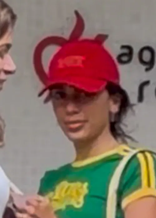 
					Famosos votam no 2º turno das Eleições 2026; FOTOS
				
				