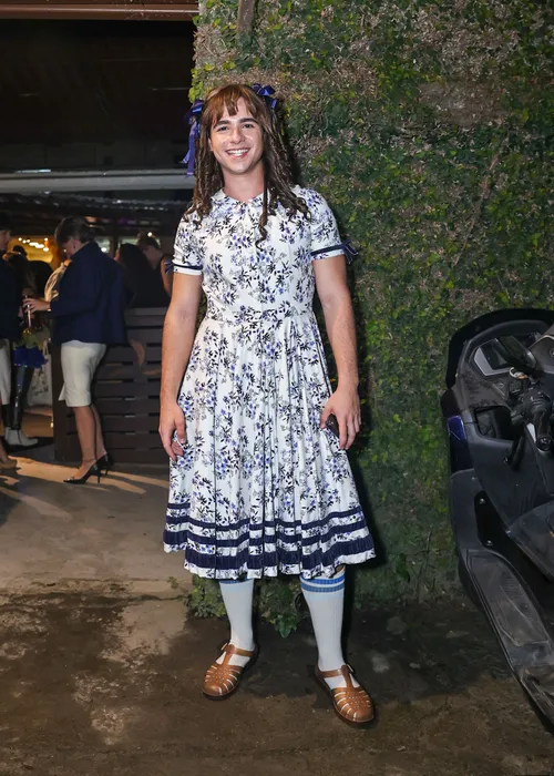 
					Festa de Quem Ama Cuida: atores arrasam nas fantasias em comemoração da Globo; veja fotos e vídeos
				
				