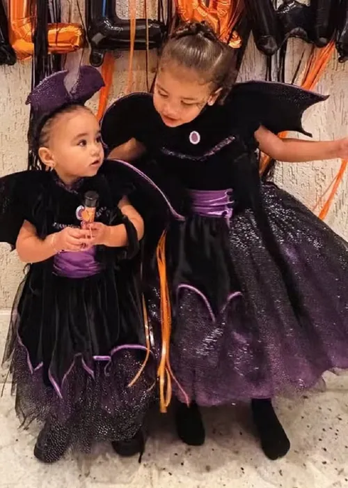 
					Filhas de Neymar aparecem fantasiadas de morcego em festa na mansão do pai em meio à guerra de Bruna Biancardi com Luana Piovani
				
				