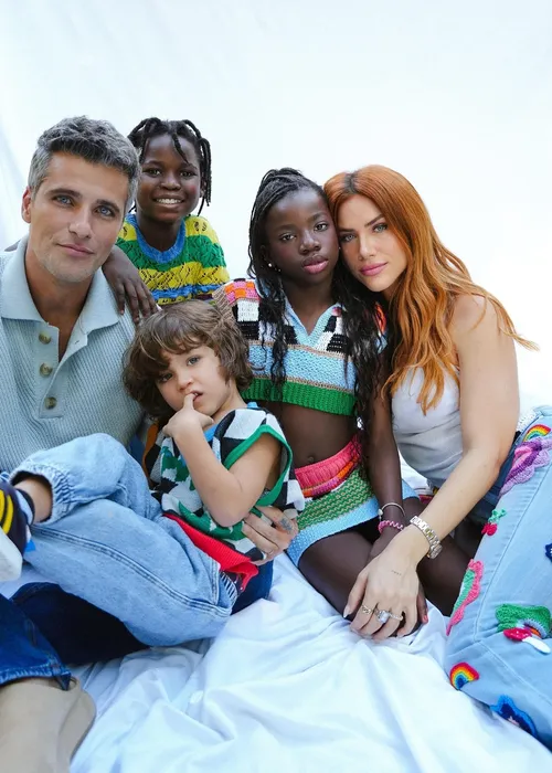 
					Filho de Giovanna Ewbank e Gagliasso estreia como ator em 'A Nobreza do Amor'; adoção foi marcada por sigilo e apoio de Titi
				
				