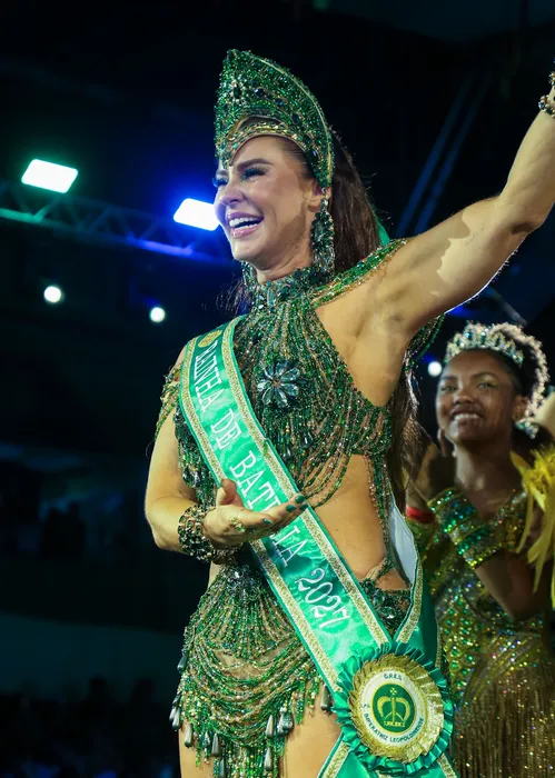 
					IZA entrega o que disse a Paolla Oliveira antes da coroação na Imperatriz e manda recado
				
				