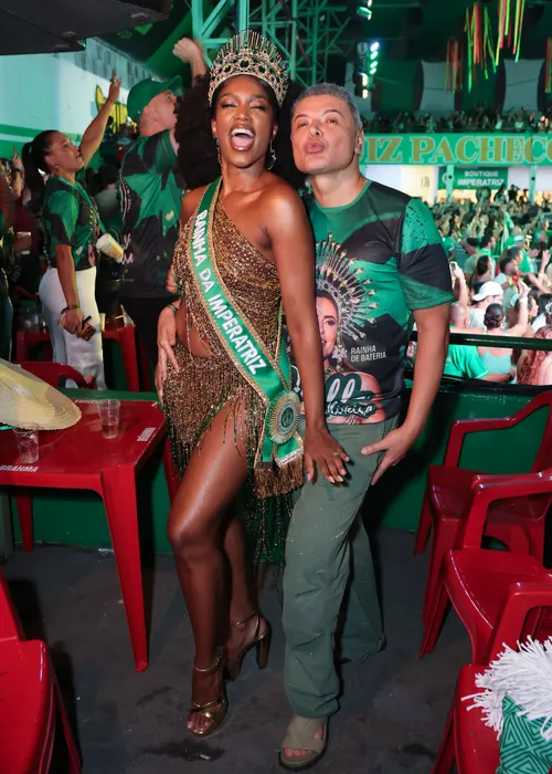 
					IZA entrega o que disse a Paolla Oliveira antes da coroação na Imperatriz e manda recado
				
				