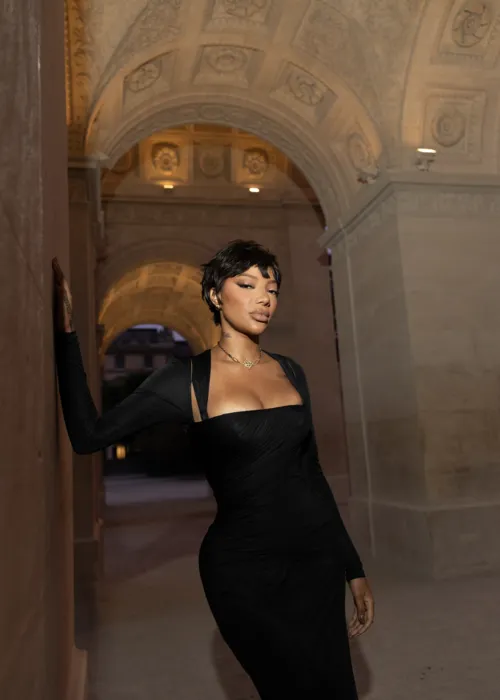 
					Ludmilla faz transformação radical e ostenta vestido de quase R$ 40 mil em baile de gala da moda em Paris
				
				