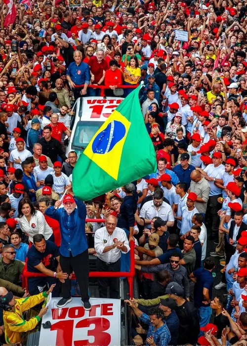 
					Lula vence na Bahia com mais de 6,4 milhões de votos e mais de 71% dos válidos
				
				