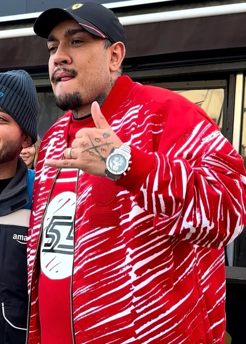 
					MC Binn comemora '2 dígitos' na balança e mostra mudança impressionante para perder 50 kg
				
				