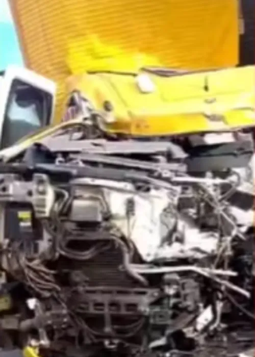 
					Motorista de caminhão morre após engavetamento com 4 veículos na Bahia
				
				