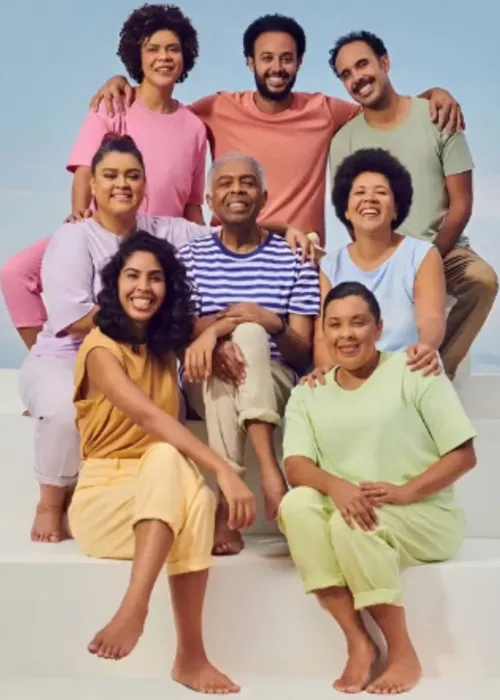 
					Não é só Juliano Cazarré: veja outros 6 famosos com mais de 6 filhos
				
				