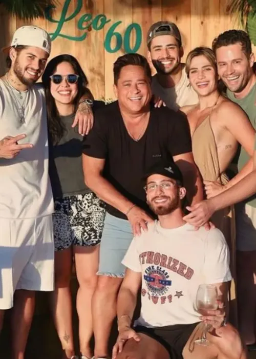 
					Não é só Juliano Cazarré: veja outros 6 famosos com mais de 6 filhos
				
				