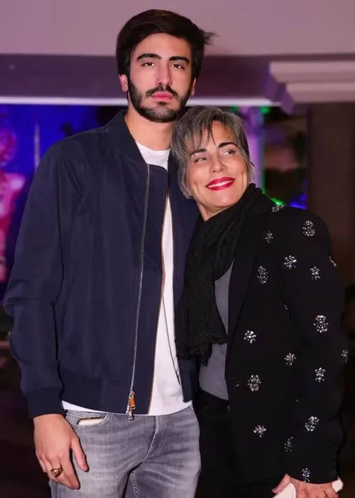
					Quem é Bento Morais? Caçula gato de Gloria Pires faz 22 anos e surpreende com talento secreto
				
				