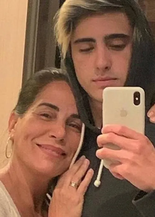 
					Quem é Bento Morais? Caçula gato de Gloria Pires faz 22 anos e surpreende com talento secreto
				
				