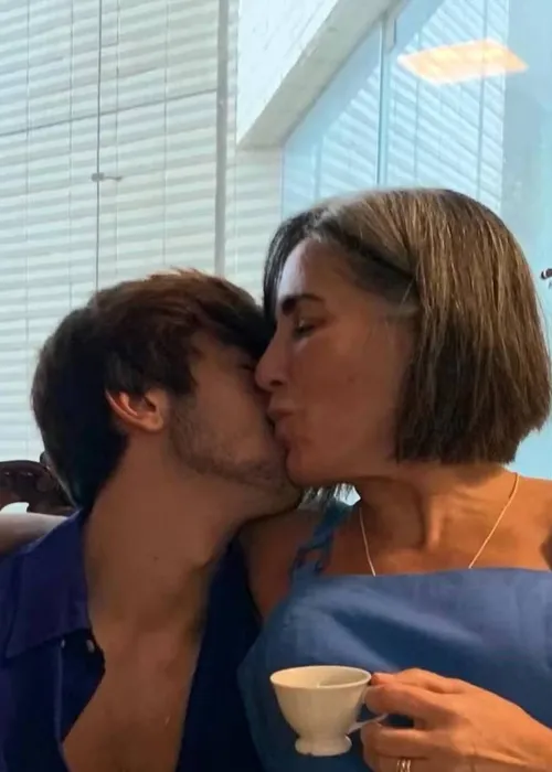 
					Quem é Bento Morais? Caçula gato de Gloria Pires faz 22 anos e surpreende com talento secreto
				
				