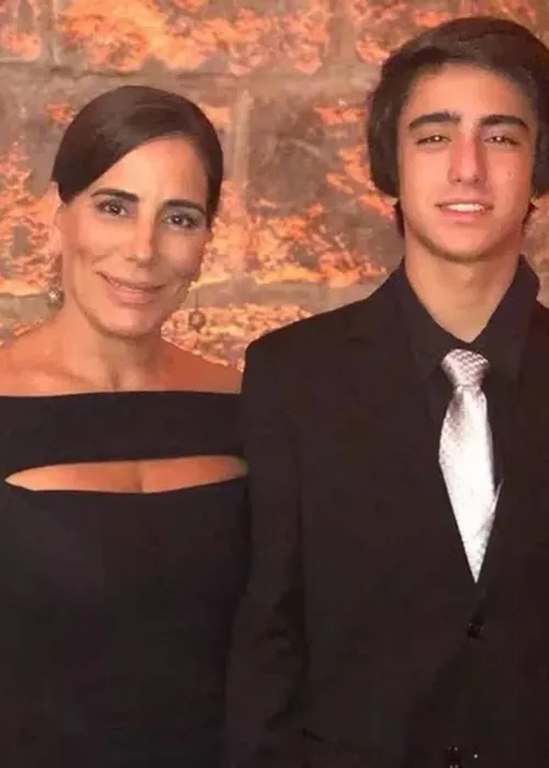 
					Quem é Bento Morais? Caçula gato de Gloria Pires faz 22 anos e surpreende com talento secreto
				
				
