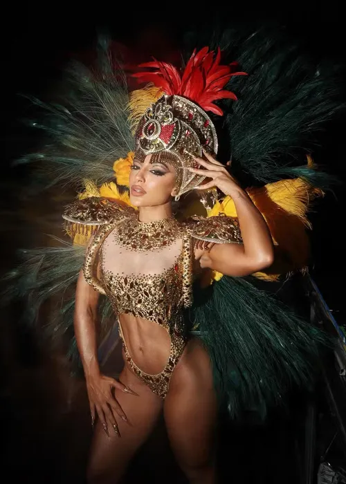 
					Melhor amiga de Virginia faz aula de samba após desistir de ser musa na Grande Rio
				
				