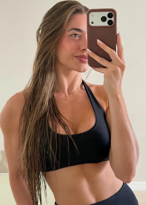 
					Quem é Elisa Klein, novo amor do ex-BBB Jonas; modelo recebeu ‘benção’ da sogra polêmica
				
				