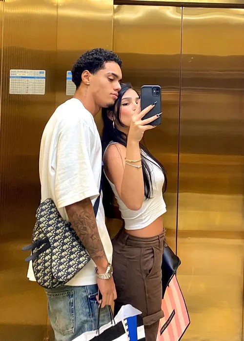 
					Quem é Giovanna Buscacio, nora de Ronaldinho Gaúcho que já viveu affair com Gabigol
				
				