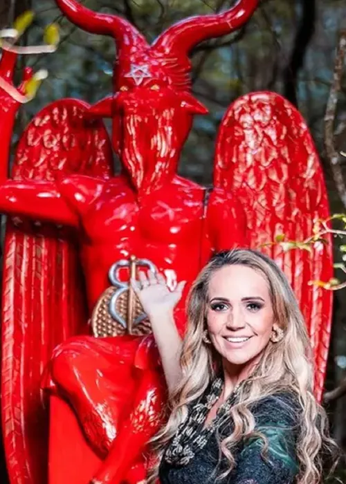 
					Quem é Mãe Michelly, que expôs articulações de Cariúcha no SBT
				
				