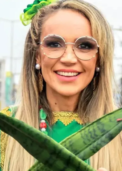 
					Quem é Mãe Michelly, que expôs articulações de Cariúcha no SBT
				
				
