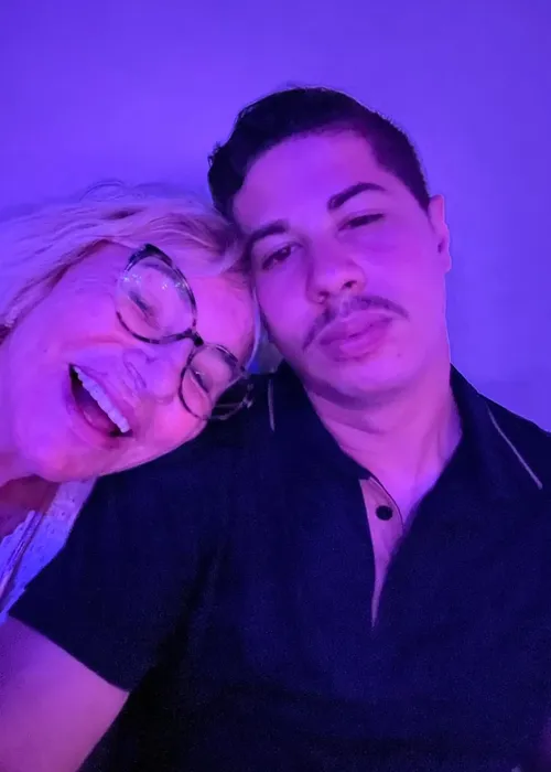 
					Quem é Noé, namorado da mãe de Eliana, 63 anos mais novo que ela, que chocou Leo Dias
				
				