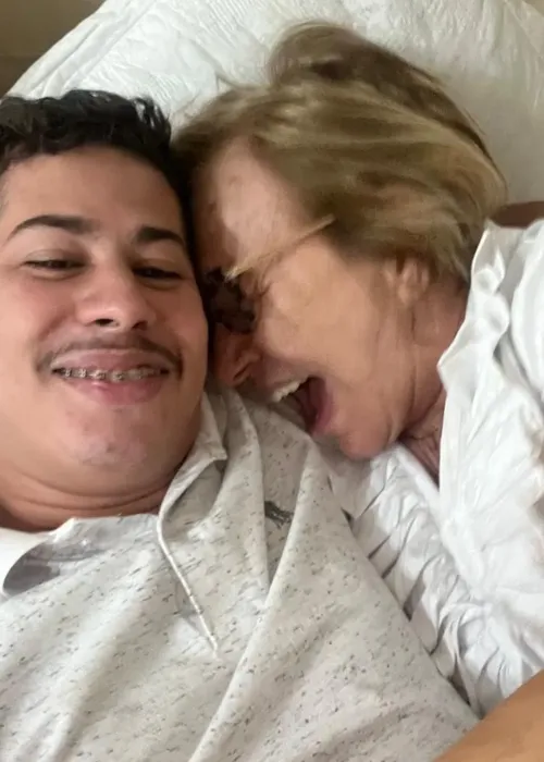 
					Quem é Noé, namorado da mãe de Eliana, 63 anos mais novo que ela, que chocou Leo Dias
				
				