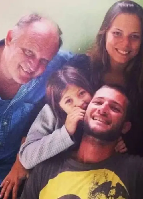 
					Sobrinha de Xuxa, Nikki Meneghel surpreende com foto rara ao lado da irmã misteriosa
				
				