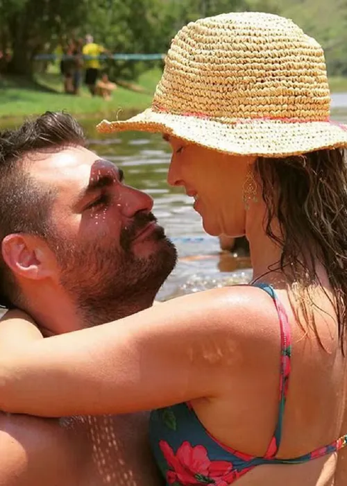 
					Solteiro após 25 anos, Thiago Lacerda é visto acompanhado em meio a festa LGBTQIA+
				
				