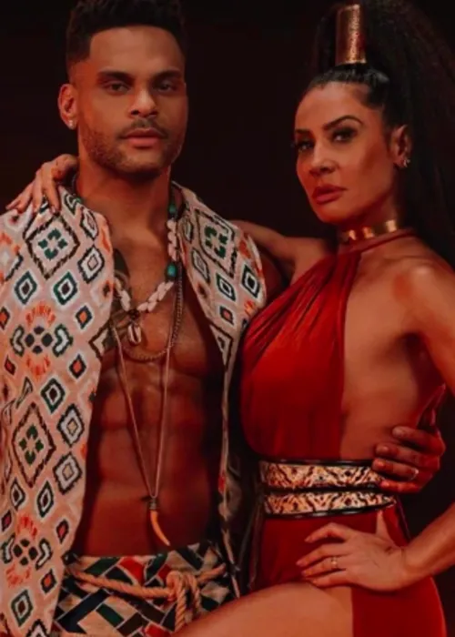 
					Tony Salles resgata momentos marcantes de Scheila Carvalho no 'É o Tchan' em aniversário
				
				