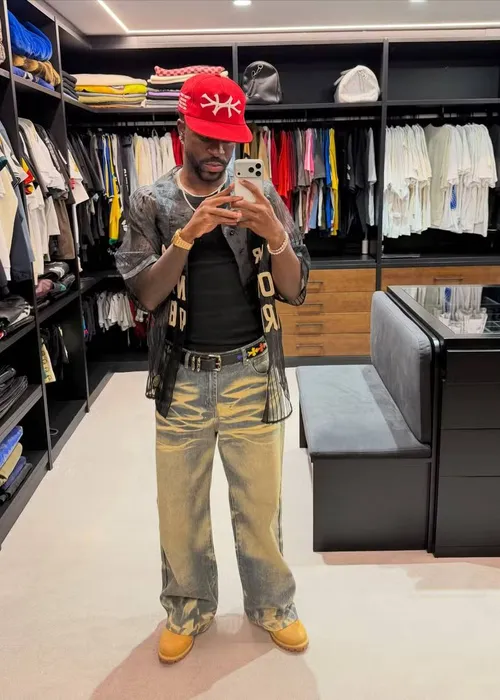 
					Vini Jr. exibe coleção de bolsas de grife e closet de cinema dias após término com Virginia Fonseca
				
				