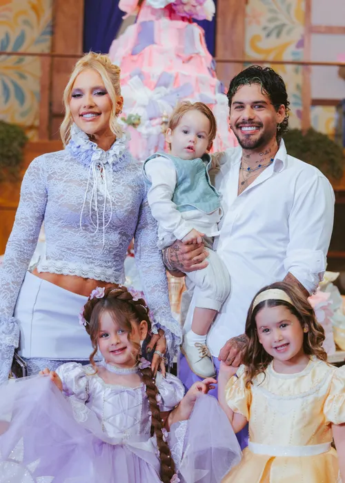 
					Virginia Fonseca posta álbum especial junto com Zé Felipe em festão de luxo da filha; veja fotos
				
				