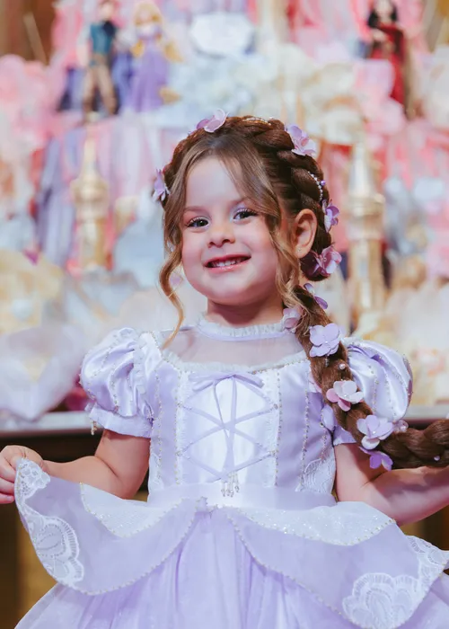 
					Maria Flor, filha de Virginia e Zé Felipe, rouba a cena após receber presente com valor astronômico
				
				