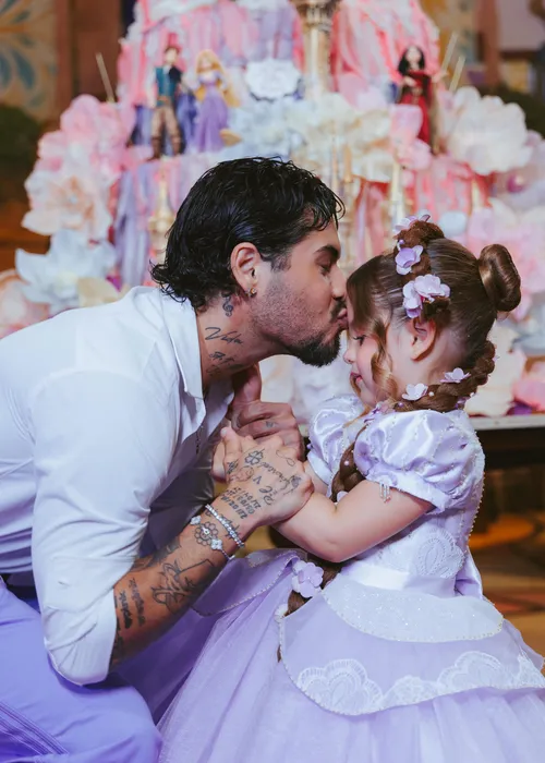 
					Virginia Fonseca posta álbum especial junto com Zé Felipe em festão de luxo da filha; veja fotos
				
				