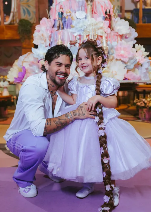 
					Virginia Fonseca posta álbum especial junto com Zé Felipe em festão de luxo da filha; veja fotos
				
				