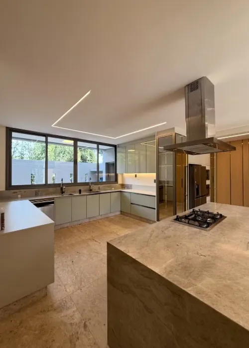 
					Zé Felipe apresenta super mansão de R$ 24 milhões com elevador e suíte do tamanho de apartamento; FOTOS
				
				