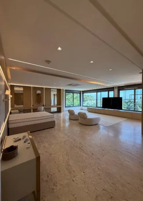 
					Zé Felipe apresenta super mansão de R$ 24 milhões com elevador e suíte do tamanho de apartamento; FOTOS
				
				