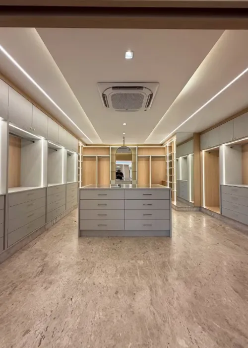 
					Zé Felipe apresenta super mansão de R$ 24 milhões com elevador e suíte do tamanho de apartamento; FOTOS
				
				