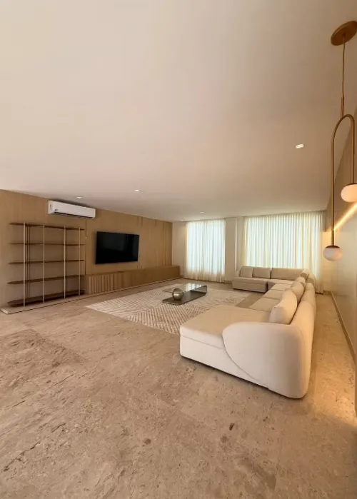 
					Zé Felipe apresenta super mansão de R$ 24 milhões com elevador e suíte do tamanho de apartamento; FOTOS
				
				