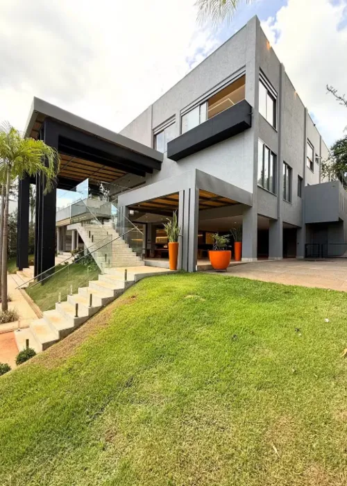 
					Zé Felipe apresenta super mansão de R$ 24 milhões com elevador e suíte do tamanho de apartamento; FOTOS
				
				