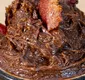 
                  Brigadeiro com bacon: receita inusitada e crocante fica pronta em 20 minutos