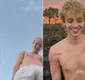 
                  Juliano Floss surge acompanhado em viagem após término com Marina Sena