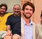
                  Conheça Felipe Ricca: filho de Adriana Esteves faz 1ª aparição com a namorada, filha de famoso