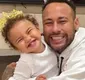 
                  Filha de Neymar surge com camisa de rival do Santos, e Bruna Biancardi explica
