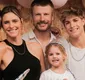 
                  Filhos gêmeos de Rodrigo Hilbert e Fernanda Lima chamam atenção na web e apresentadora exalta beleza; veja foto