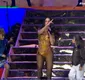 
                  Gêmeas de Ivete Sangalo invadem palco e fazem passo do Jamal com a mãe