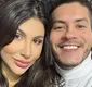 
                  Quem é Jheny Santucci? Influenciadora grávida de Arthur Aguiar anunciou término em meio a crise financeira