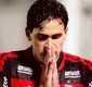 
                  Pedro, do Flamengo, vive ameaça de despejo de antigos moradores de imóvel