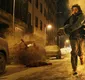
                  'Resident Evil' volta aos cinemas mais sombrio que nunca e promete fazer você ter medo